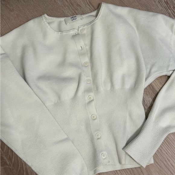 Aritzia Wilfred Golightly Button Cardigan Wonder Yarn in Light Birch Ivory XS - Picture 3 of 9